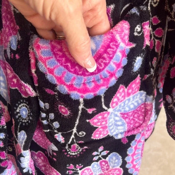 Vera Bradley💕Black, Hot Pink & Purple ALPINE FLORAL Hooded BATHROBE. Size S/M - Picture 7 of 15